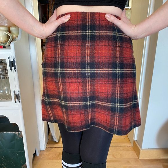 Red Plaid Academia Mini Skirt - Nevada brand - Picture 5 of 7